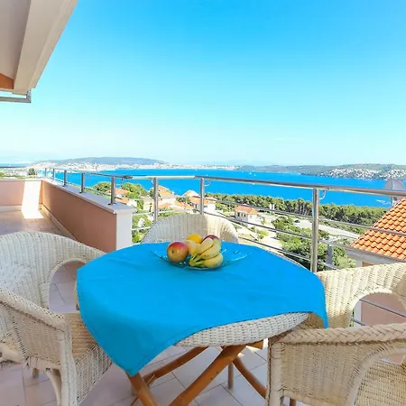 Villa Luciana Trogir Exterior photo