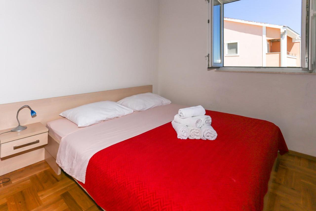 Luciana Apartman *