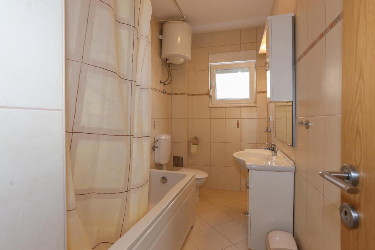 Luciana Apartman *
